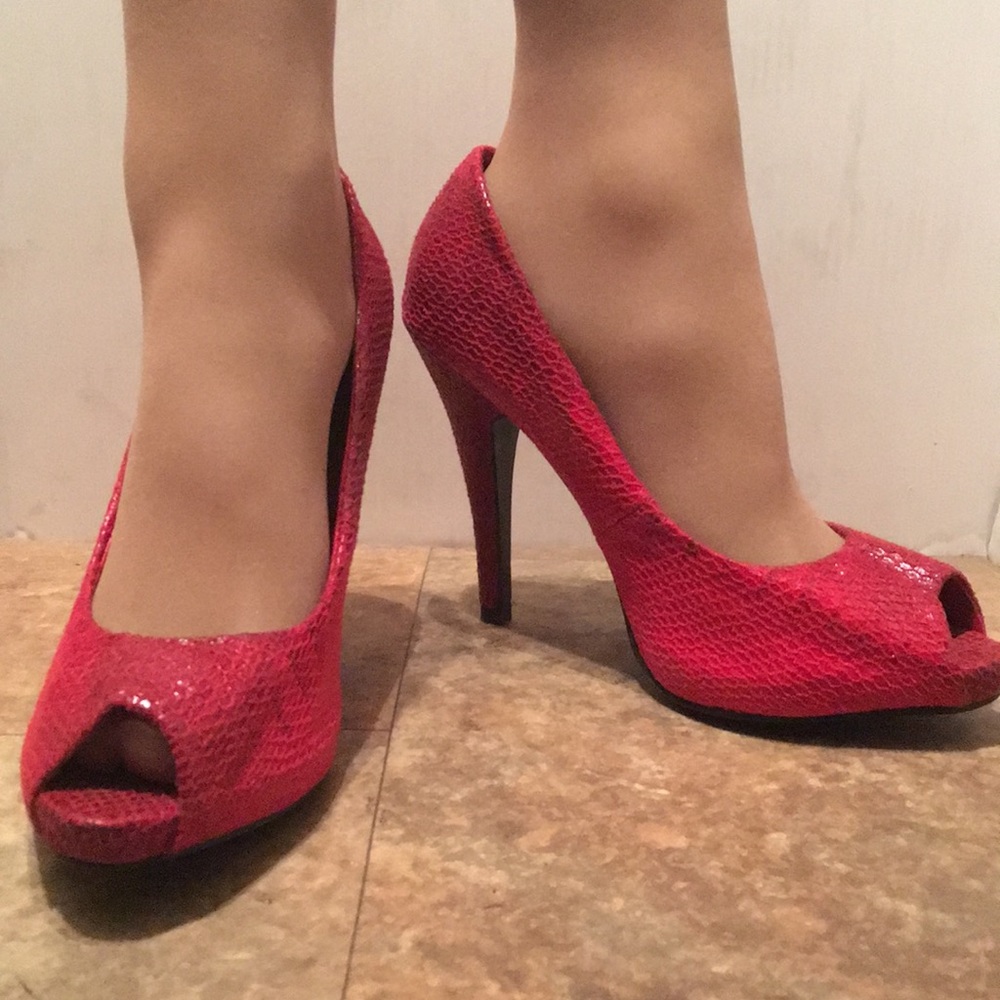 Delicious Red heels sz 6.5